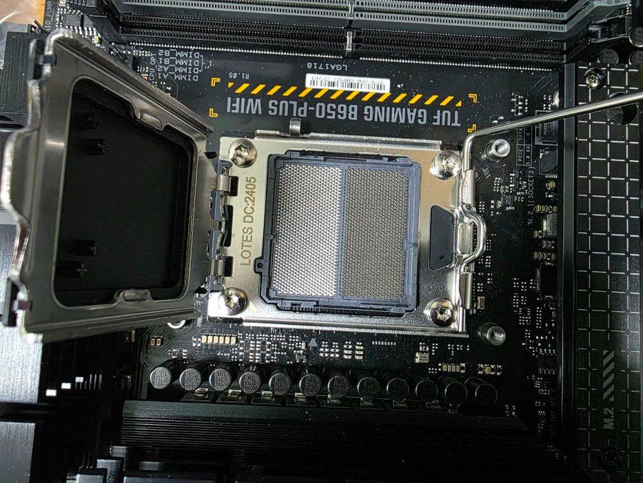 Материнська плата ASUS TUF GAMING B650-PLUS WIFI