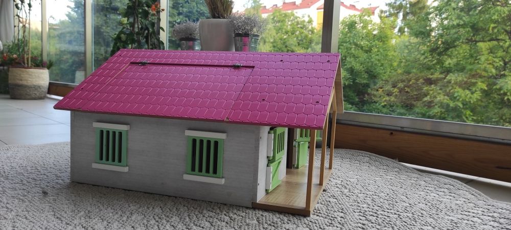 Stajnia schowek gospodarczy dla figurek koni Schleich