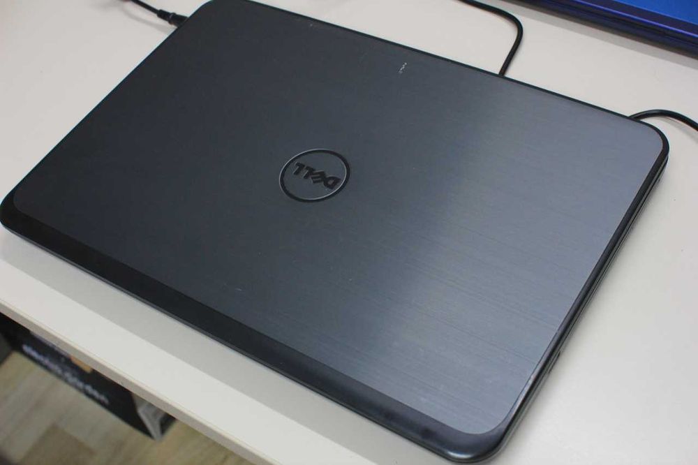 Laptop Dell z Ekranem 15,6" i5/8/HD Gwarancja 12 miesięcy