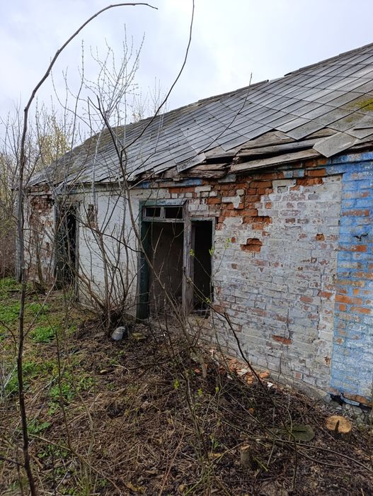 Продам земельну ділянку з старим будинком!