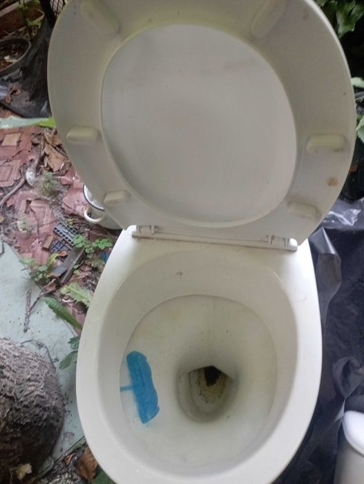 Продаю ,бу унітаз для дому ,квартиру або на дачу !
