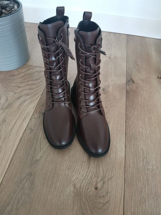 Damskie buty oficerki botki