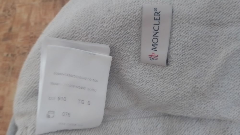 Продам шорты "MONCLER"! Оригинал р.s.