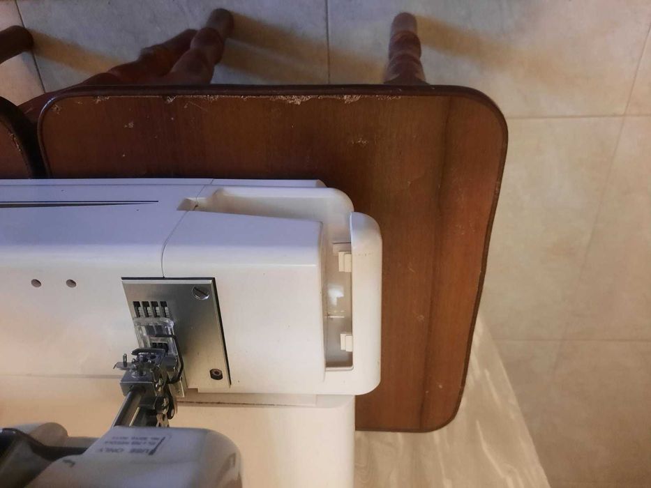 Розпошивальна машина Janome Cover Pro 2