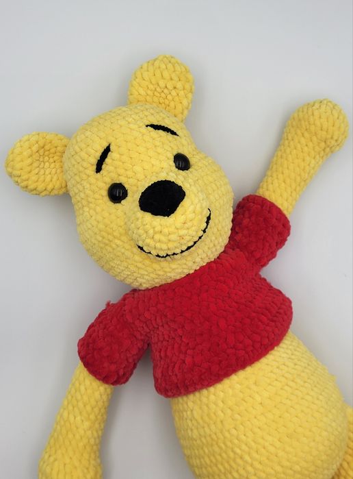 Żółty miś w czerwonym sweterku - amigurumi