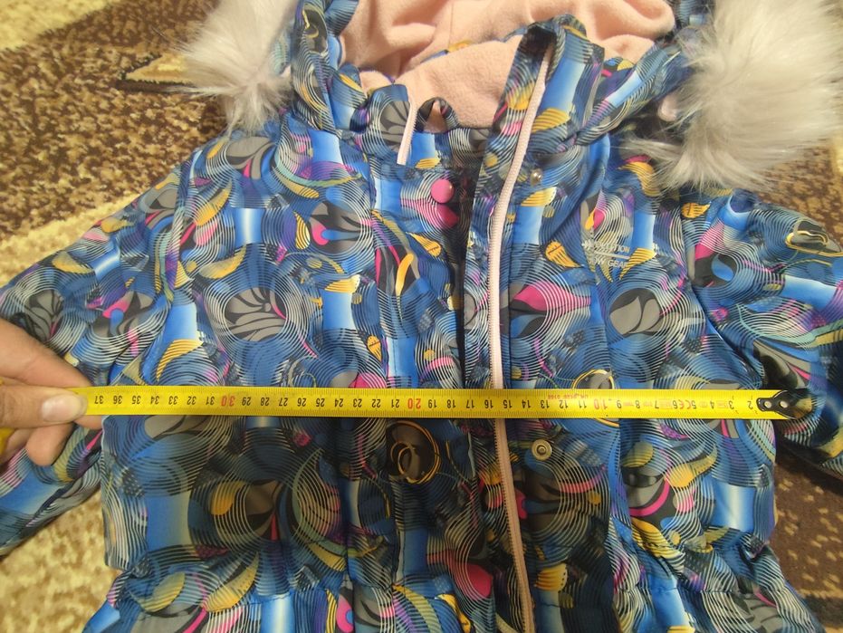 Зимова куртка на дівчинку