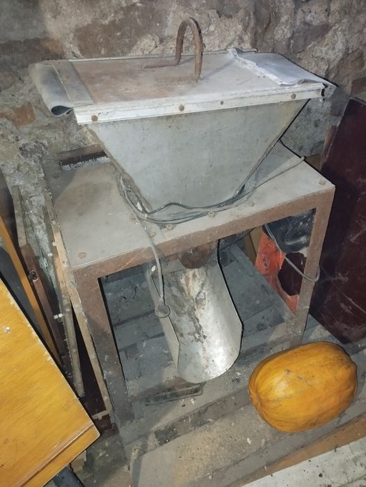 Корморізка електрична.