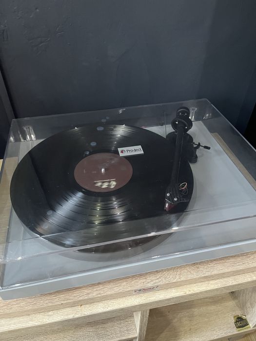 Gramofon Pro-Ject Debut Carbon Esprit