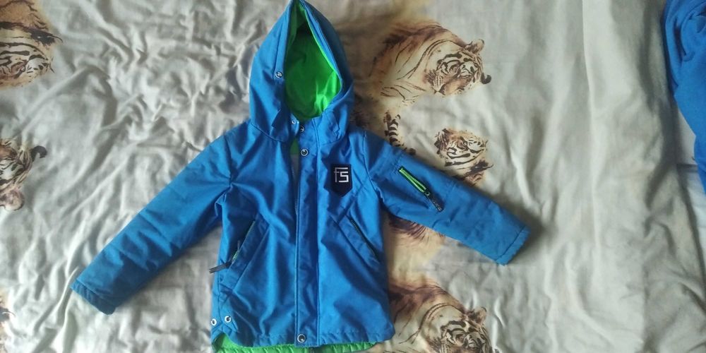 Дитяча куртка весняна