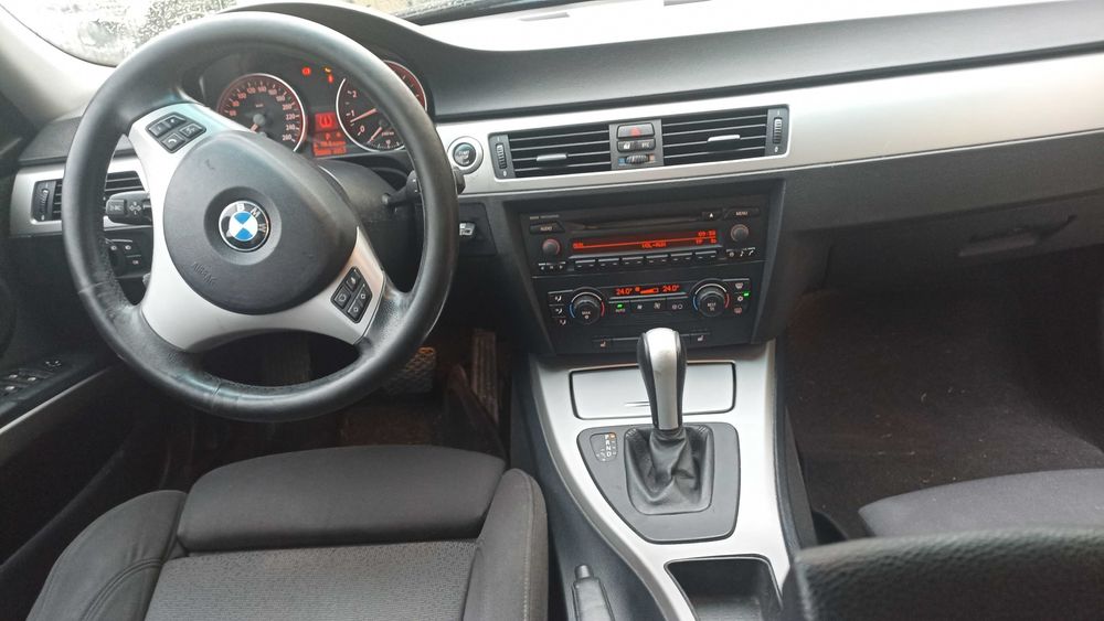 Samochód BMW E90 325i