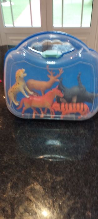 Malinha com vários animais