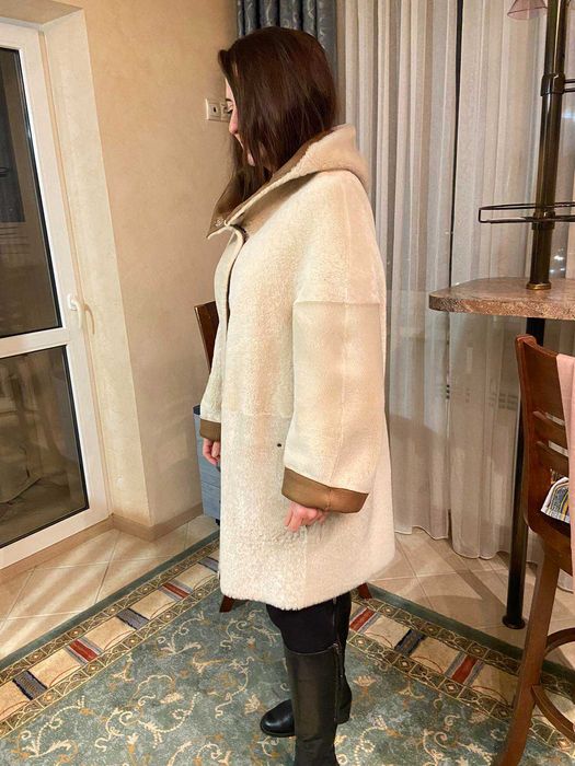 Продаю женскую итальянскую дубленку