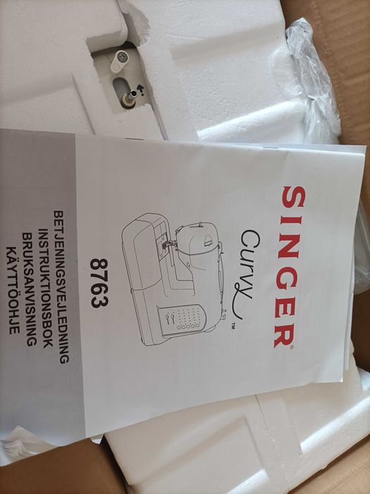 Máquina de Costura Singer 8763