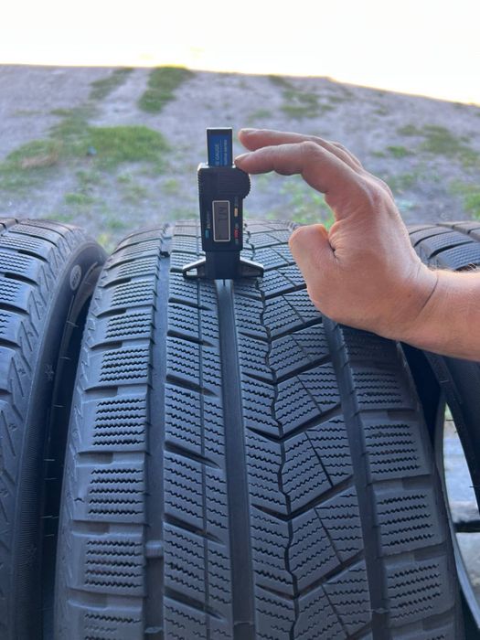 245/45 R19 Sonix
