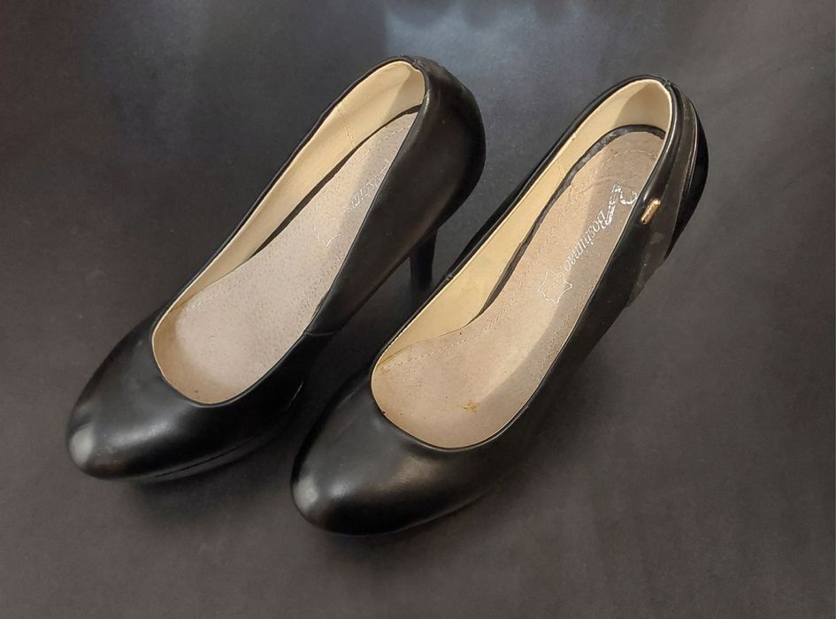 Damskie czarne szpilki