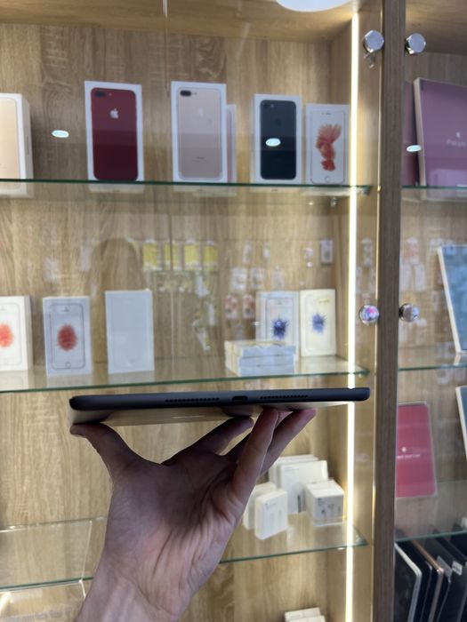 iPad 8th 128 gb Space Gray 2020 року 10.2 WIFI планшет з гарантією для ігор малювання навчання та роботи  ios 26