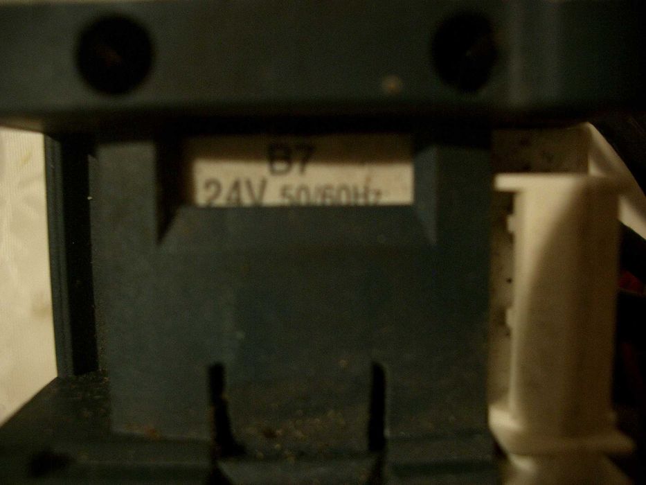 Stycznik Schneider Electric Cewka 24VAC 3-biegunowy 20A