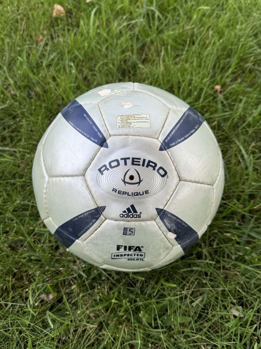 Roteiro official UEFA Euro 2004 Adidas ball