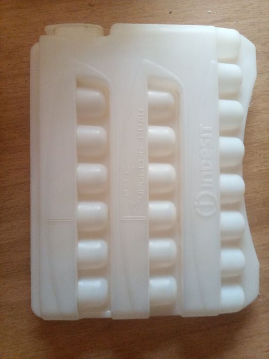 Форма для льда от холодильника Indesit