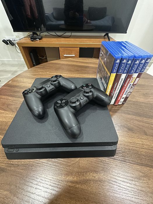 Ps4 Slim  500GB  com 2 Comandos