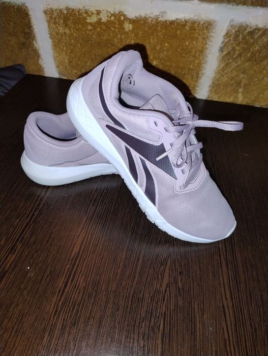 Продаются женские кроссовки REEBOK