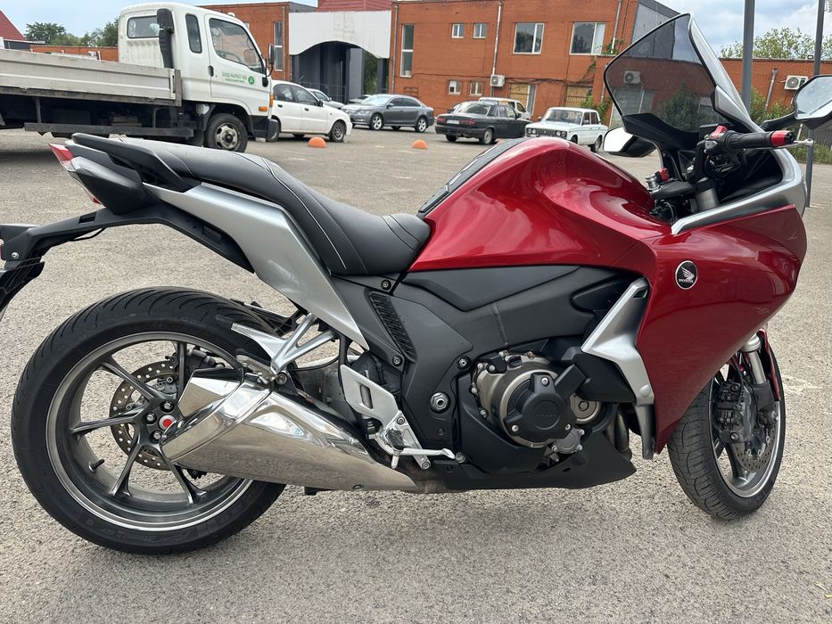 Мотоцикл HONDA VFR1200F