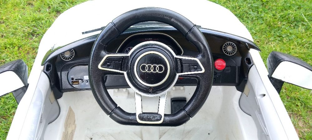 Samochód na akumulator Audi