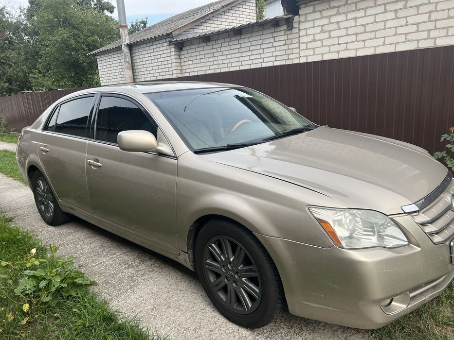 Легковий автомобіль тойота авалон