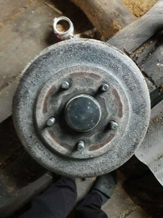 Продам задні барабанні тормоза на дві сторони