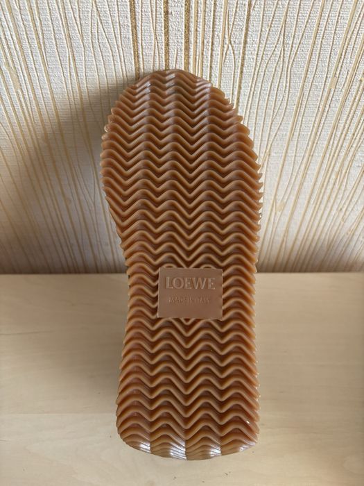 Кросівки жіночі Loewe