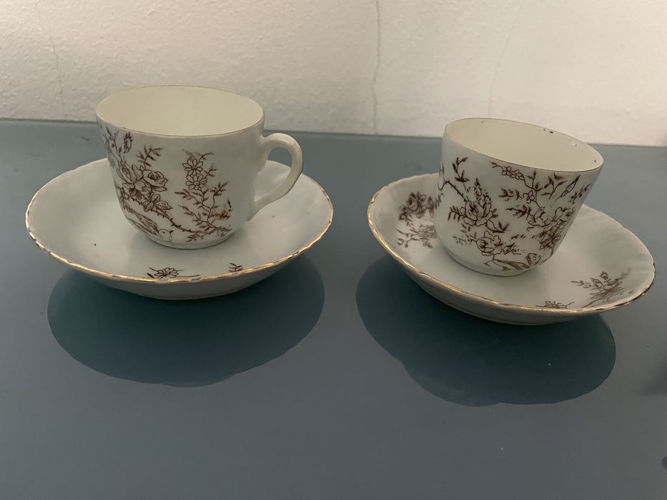 Uma chávena Vista Alegre muito antiga