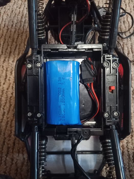 Машинка на дистанційному керуванні