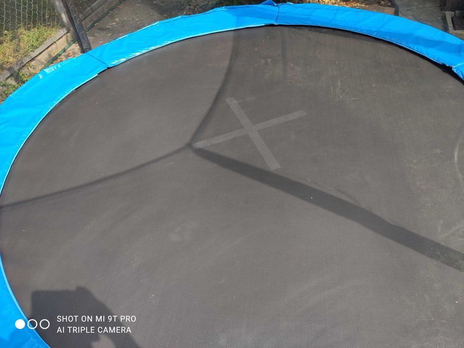 Trampolina ogrodowa z siatką zabezpieczającą średnica 240cm
