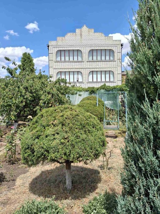 Продам будинок поруч з центром