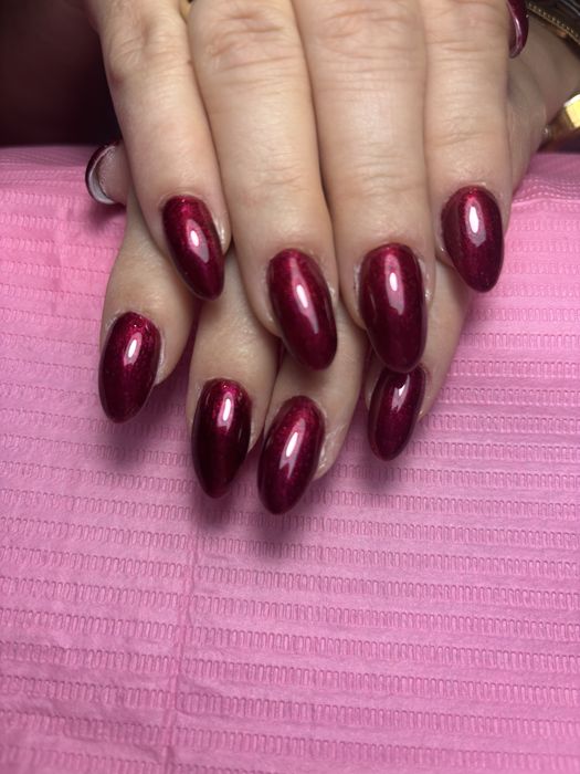 Paznokcie zelowe, hybrydowe.