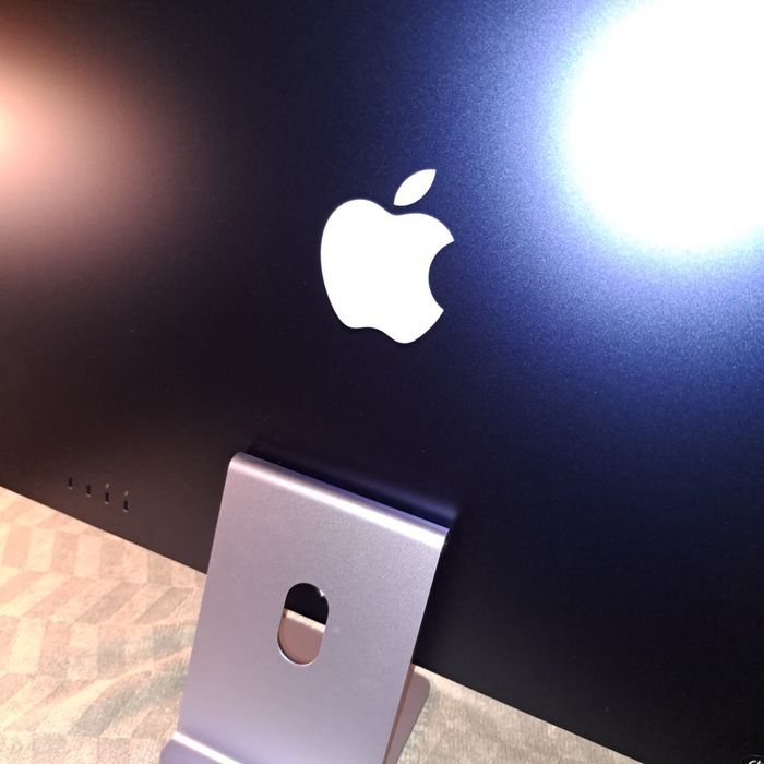 iMac 24” 2021 M1 512GB Roxo (Estado Impecável)