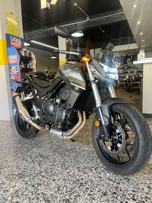 Honda CB 750 Hornet de 2023, Irrepreensível com 11698 Kms. Garantia