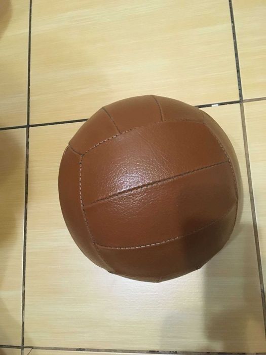 Волейбольний шкіряний  м'яч