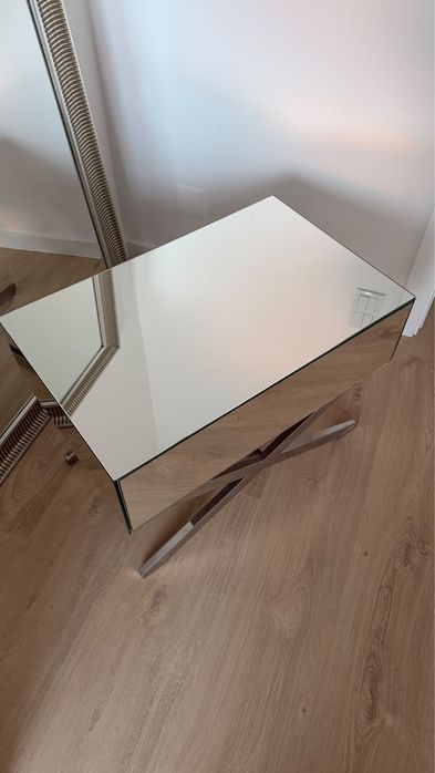 Vendo mesa de cabeceira