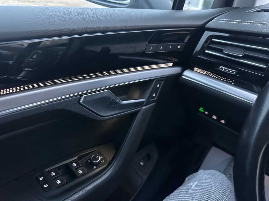 Volkswagen Touareg      2018