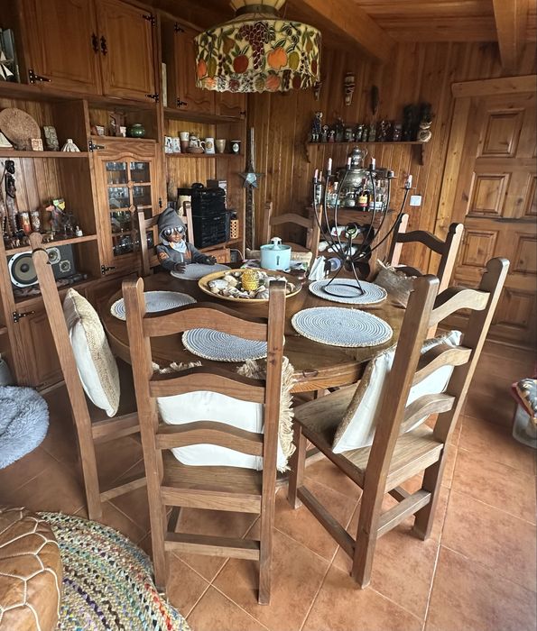 Mesa e cadeiras de madeira maciça mexicana