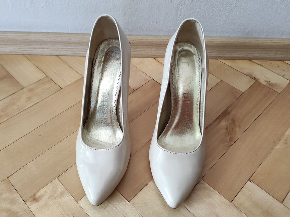 Beżowe czółenka - szpilki 10 cm