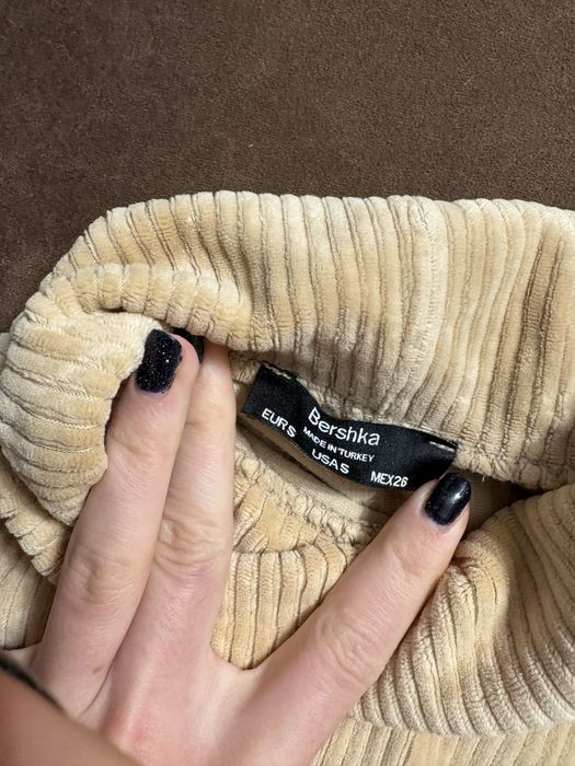 Golf beżowy Bershka