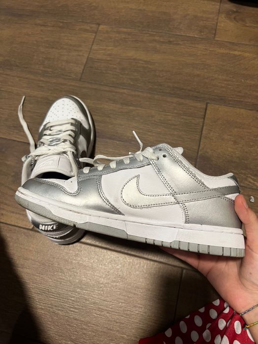 nike dunk low cinzenta / prateada