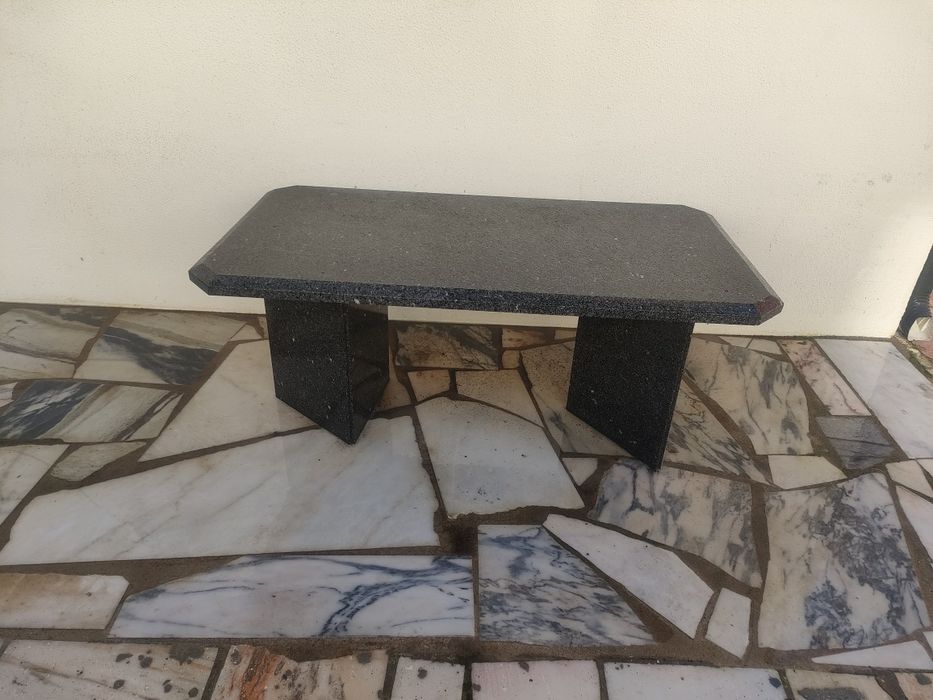 Vendo mesa em granito