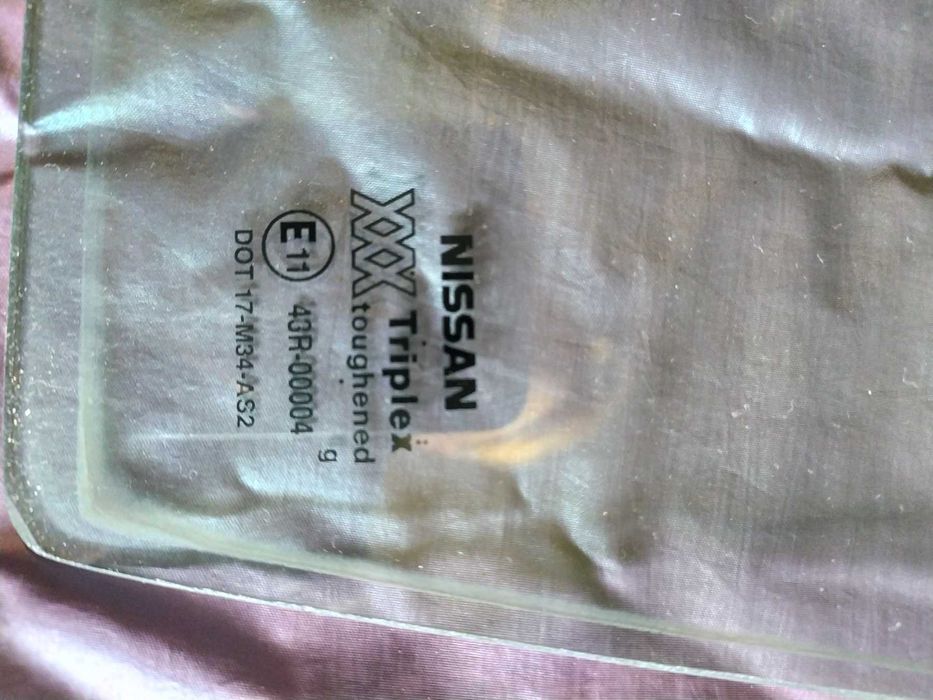 Продам стекла nissan primera11