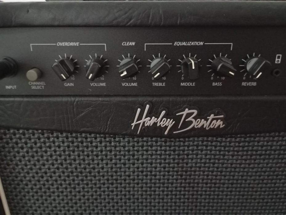 Amplificador de Guitarra Harley Benton HB 20R