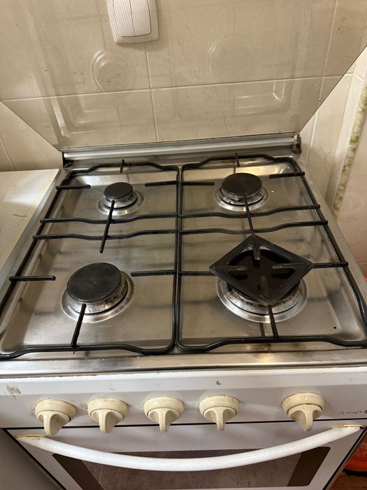 Fogão e forno usado