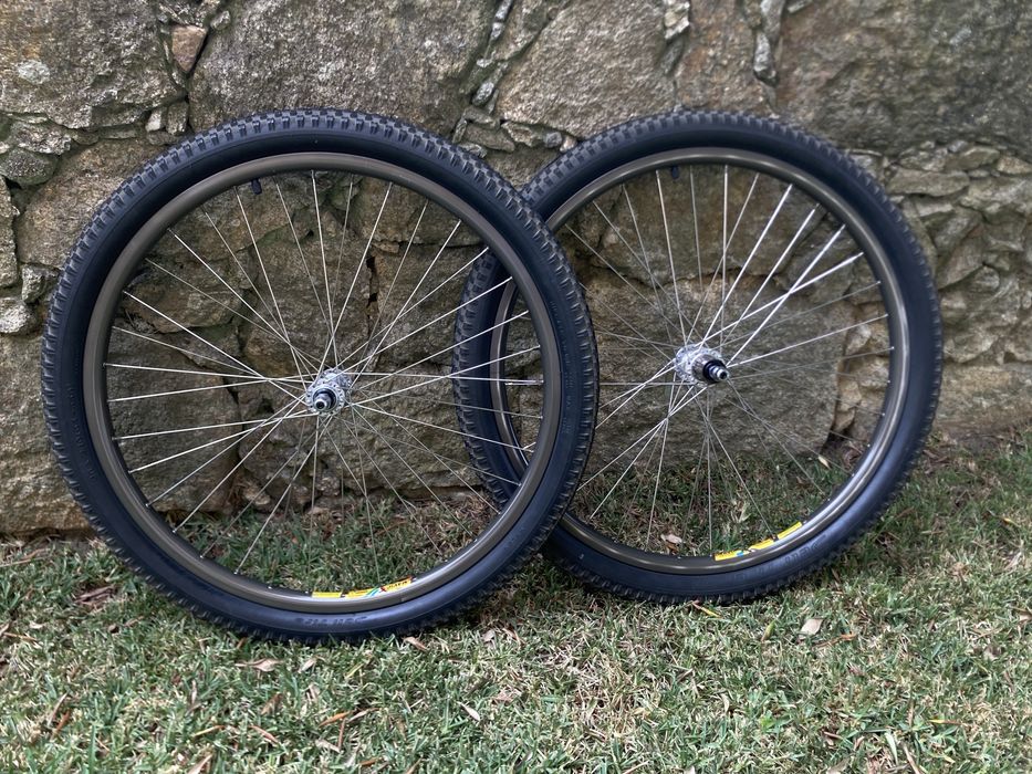 Par de rodas Mavic 26 cerâmica Cubos Shimano Deore