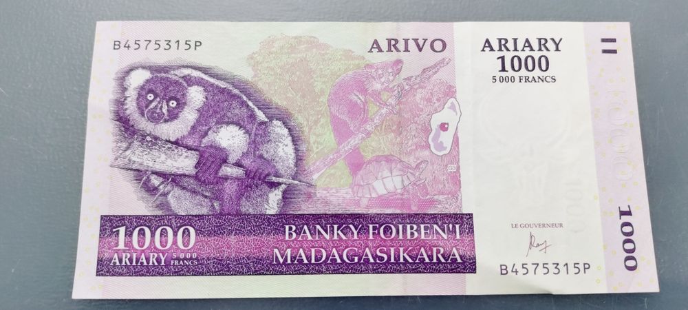 Nota Madagáscar 1000 Ariari 5000 Francs 2004 não circulada